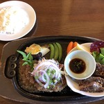 ぴかいち - ハンバーグと国産牛角切りステーキ