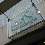 ブラッスリー プティ モンタニュ - 看板、見にくいけど～見つけて！