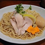 麺舎 ヒゲイヌ - ヒヤソバ並+アメ玉。ワンちゃん型抜き人参が可愛いです。