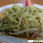 台湾料理 翠芳 - ニラを練り込んだ麺