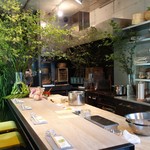 カウンター席。