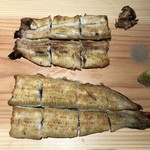 にょろ助 瓢六亭 - 霞ヶ浦の霞ヶ浦の天然鰻の骨せんべい