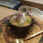 寿しの吉乃 - うに、三河渡り蟹、社員マスカットのジュレかけ
