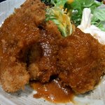 江戸幸 - 豚ヒレカツです。 揚げたて、出来立て、熱々での登場ですよ。 提供されるまでに、少し時間が掛かりました。 それは、オーダーが入ってから揚げ始めるからなんですよ。 待ちます、待ちます。 揚げたての美味しい