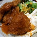 江戸幸 - 食べてみると、旨い！！ 抜群の美味しさですよ。 肉も衣もタレもバッチリです。 もう、ご飯が進んで進んでたまりませんでしたよ。  そうそう、サラダもバッチリ美味しかったです。