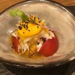 魯忍 - 渡り蟹とフルーツトマト 黄身酢と土佐酢ジュレ掛け