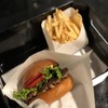 ヘンリーズ バーガー 秋葉原