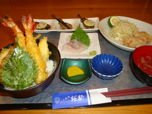 づけ丼屋 桜勘 , カンパチ・海老天丼定食(8月限定!