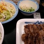 松屋 - 外国人観光客が多く訪れる店員にも外国人がいる店。