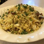 中国料理 一楽 - 腸詰とキャベツの炒飯、￥７５０