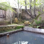 摘み草の宿 こまつ - 貸し切り露天風呂　緑の木々を眺めながら