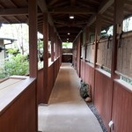 摘み草の宿 こまつ - 貸し切り露天風呂への廊下