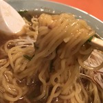 中華料理　ポパイ - まぐろラーメン、麺リフト