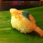 幸寿し - 甘海老は卵を乗せて