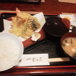 味処むら喜 - 毎度夫が写真が下手ですみません。天ぷら定食800円、えび1尾サービス