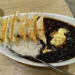 餃子のたっちゃん - 特性牛すじカレー餃子のせ（ご飯大盛）+チーズ