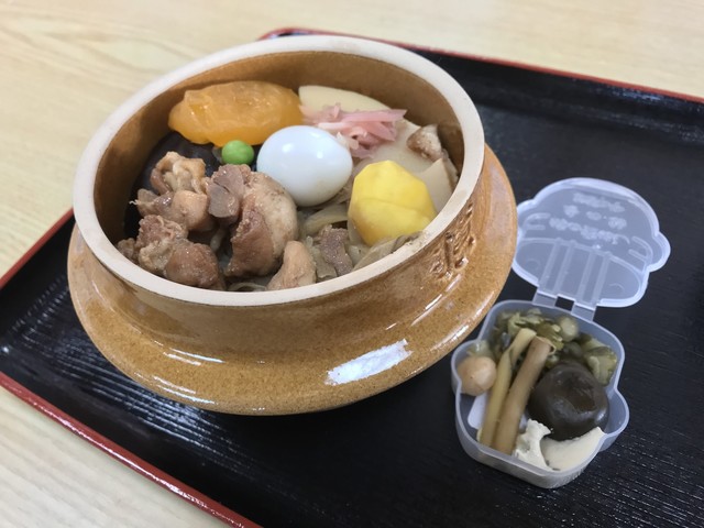 1958年 昭和33年 益子焼の土釜に入った日本三大駅弁の峠の釜めしが誕生した 群馬県安中市松井田町横川 By さすらいの旅人 全国各地孤独のグルメ 峠の釜めし本舗 おぎのや 本店 横川 釜飯 食べログ 1958年 昭和33年 益子焼の土釜に入った日本三大駅弁の峠の釜めしが誕生した 群馬県安中市松井田町横川 By さすらいの旅人 全国各地孤独のグルメ 峠の釜めし本舗 おぎのや 本店 横川 釜飯 食べログ