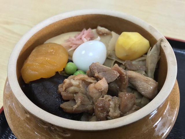 1958年 昭和33年 益子焼の土釜に入った日本三大駅弁の峠の釜めしが誕生した 群馬県安中市松井田町横川 By さすらいの旅人 全国各地孤独のグルメ 峠の釜めし本舗 おぎのや 本店 横川 釜飯 食べログ 1958年 昭和33年 益子焼の土釜に入った日本三大駅弁の峠の釜めしが誕生した 群馬県安中市松井田町横川 By さすらいの旅人 全国各地孤独のグルメ 峠の釜めし本舗 おぎのや 本店 横川 釜飯 食べログ