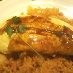 コスモス - デミグラスソースは僅かで充分。オムレツは開いていません。