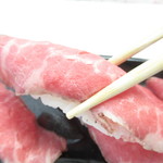 居食屋 浅伊 - ザブトンローストビーフにぎり　１０８０円（税込）のアップ【２０１８年８月】
