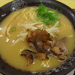 らーめん亀王食堂 - とんこつラーメン