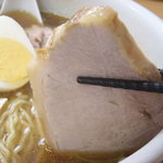 らーめんどんぐり - ぶ厚いチャーシュー