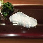 鮨みなと - ヒラメ。岩海苔を巻いて、塩と醤油で。