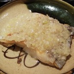 鮨みなと - 太刀魚。刻み葱を添えて