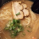 なおちゃんらーめん - 豚骨醤油ラーメン