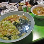 中華そば 万楽 - ラーメン 特大 710円 + ネギ増量 50円 + ワカメ増量 50円 ＝ 810円（以下 税込）と ラーメン 並 500円。　　　　　2018.08.28