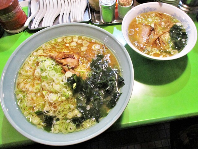 洗面器サイズの超大盛り！ 安くて！ 美味しい！ 万楽 の ”特大ラーメン