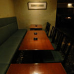 Dining Bar Aquavit - 14名様迄着席できるテーブル席、女子会から合コンまで幅広く利用できます