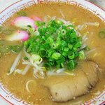 お食事処　もり - 味噌ラーメン　赤板バージョンもやしとネギの風味のコラボ