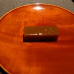 茶禅華 - なつめ羊羹　左から右へ食べるのだ