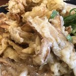 肉釜うどん - ごぼう天のボリュームがすごい