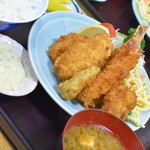 動坂食堂 - ミックスフライ定食（９８０円）２０１８年８月