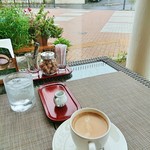 ラ・ベルコリーヌ - ビーフシチューにセットのドリンク（森の珈琲　無農薬）