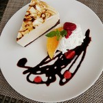 ビーフシチューにセットのデザート（生ＮＹチーズケーキ）