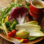 トムズキッチン - 三鷹台の畑のバーニャカウダ　三鷹台の野菜を中心に新鮮野菜をたっぷりと！
