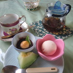 和食ダイニング かせぇ - デザートと紅茶セット