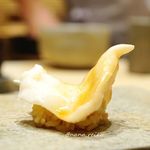 鮨 由う - 反るイシガキ貝！