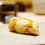 鮨 由う - 穴子。横に寝ていますが、開いたら凄い肉厚でびっくり！