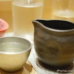 鮨 由う - 箸置き、コースター、お猪口、銀で冷たい物は冷やし、温かい物は温かく