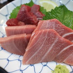 まる信 食堂 - 店主が本日は良い本マグロが入ったのでと勧めるので