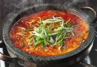 h Soratobu Buta - 韓国のモツ鍋です。