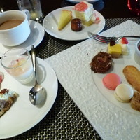 restaurant hache - スイーツ。とっても小振り。