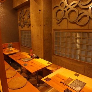 The restaurant has a calm atmosphere and comfortable seats with sunken kotatsu seats.