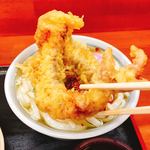 麺処 綿谷 - 下足の天ぷらも超BIGサイズです。（2018.8 byジプシーくん）