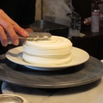 セバスチャン - 私の氷製作中、台がケーキ製作のように回転中