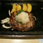 ステーキのどん - とてもシンプルな盛り付けで登場！味は美味！割引券で799円（税別）でサラダバー付きは破格！